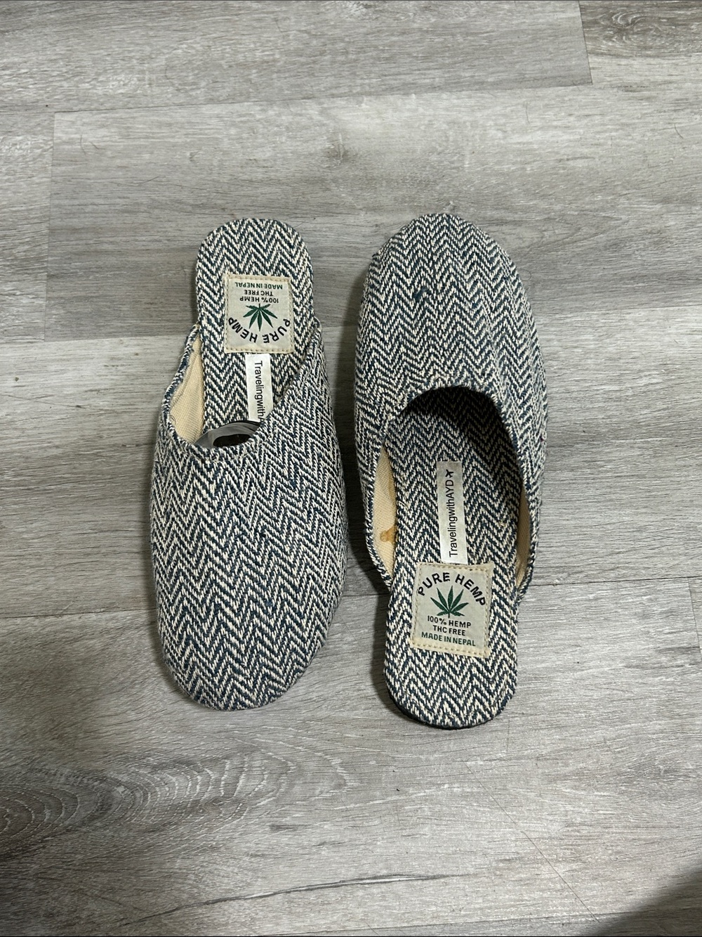 Women's Slip-On Herringbone Slippers in Black & White